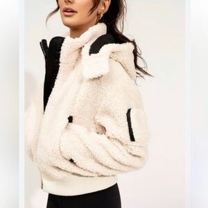 NWT - IVL Cream Sherpa Jacket w/Hood Size Medium